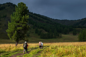 Fototapeta na wymiar Tourists on the dirty road in the Altai mountain, Russia