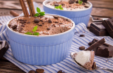 Cheese mousse with mint and cinnamon