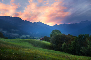 Fototapeta na wymiar Romantische Morgenstimmung in Schweizer Berglandschaft