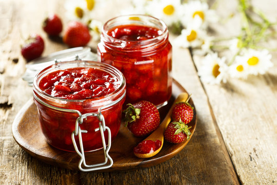 Homemade Strawberry Marmalade With Cinnamon