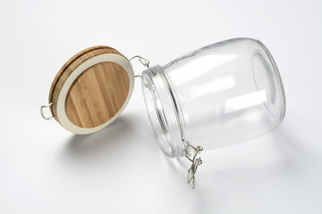 Bote de cristal con tapa de madera