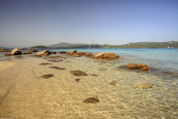 La Sardegna, isola tra mare cielo e acqua trasparente.