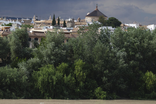 Córdoba de Mezquita vlak voor een hevige onweersbui.