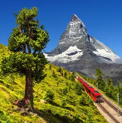 Fototapete Matterhorn Schweizer Schönheit, Zahnradbahn unter Matterhorn, Zermatt, Wallis, Schweiz, Europa