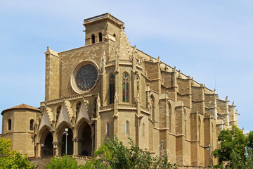 Fototapeta na wymiar Basílica de Santa María de la Aurora, Manresa (España)