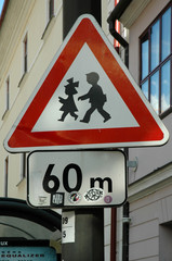 Budapest, Hongrie. Panneau routier signalant le passage d'enfants.