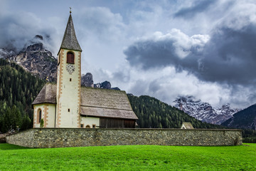 Fototapeta na wymiar Small church in the dolomites, Alps, Italy