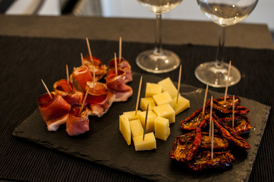 aperitivo con buffet e calici