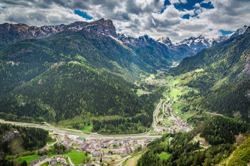 Fototapeta na wymiar Beautiful view of small town in Dolomites