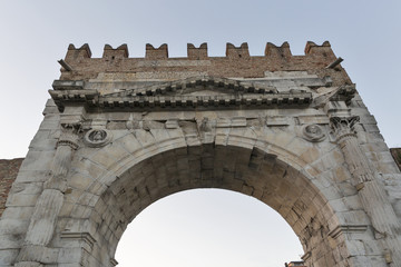 Fototapeta premium Arch of Augustus at sunset in Rimini, Italy