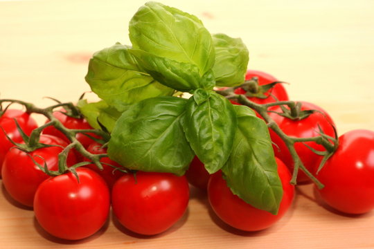 Tomaten und Basilikum