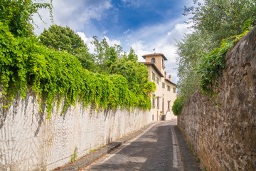 Fototapeta na wymiar Beautiful street of captivating Tuscany