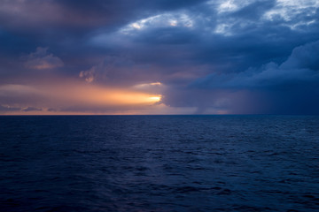 Obraz premium Sunbeam at sunset