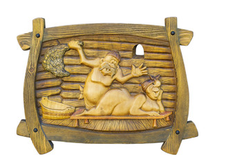 Деревянный сувенир. Обнаженные мужчина и женщина купаются в бане, сауне. Массаж, забота.