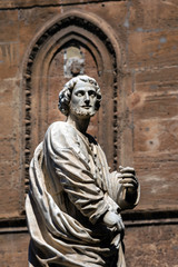 Obraz premium Christian saint in front of the Palermo Cathedral