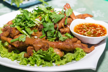 thai cooked chicken feet with sauce