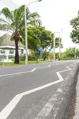 Obraz premium zigzag markings on the road at public park