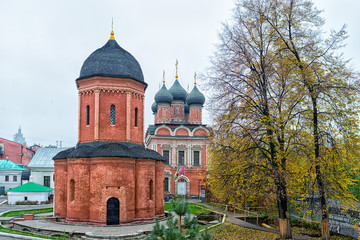 Fototapeta na wymiar Vysokopetrovsky Monastery in Moscow