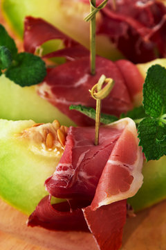 gourmet cuisine: melon with ham
