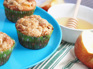 Apple honey muffins with streusel topping