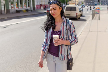 Fototapeta premium Girl walking on the city
