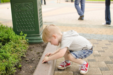 Naklejka premium Small baby boy is playing