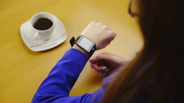 Person talking to smartwatch while at coffee break 4K
