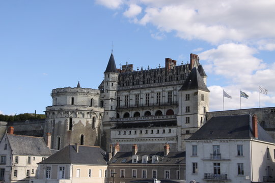 Замок Амбуаз — историко-архитектурный комплекс во Франции. Возвышается над Луарой в городе Амбуаз, департамент Эндр и Луара.