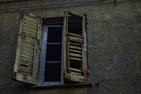 Solitary window