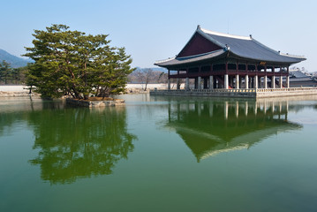 Fototapeta na wymiar Emperor Kyoungbok palace at Seoul, South Korea.