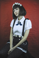 Retrato de estudio de una chica joven japonesa con moda urbana estilo kawaii 
