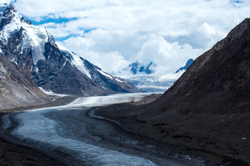 Obraz na płótnie Canvas Dran Drung Glacier