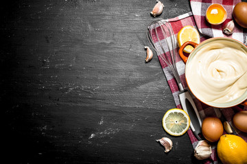 Mayonnaise with eggs , garlic, and lemon slices.