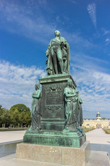 Obraz premium Karl Friedrich Statue and Castle