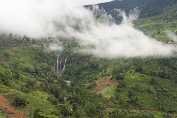 Fototapeta na wymiar Sri Lanka Ramboda falls