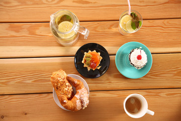 beautiful ice cream and drinks on the wooden table