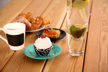 beautiful ice cream and drinks on the wooden table