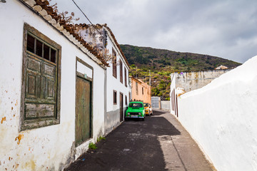 Fototapeta na wymiar A street scene in Icod de los Vinos, Tenerife, Canary islands