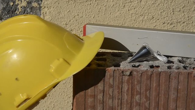 Staveni&scaron;tě Baustelle Plac budowy Chantier b&acirc;timent  Cantiere edile ورشة بناء Строительная площадка Kantieri شاقول Lot Werkzeug Filo a piombo Fil &agrave; plomb Olovnice Pion przyrząd F&uuml;ggő&oacute;n Отвес
