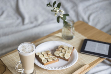 еда в постель