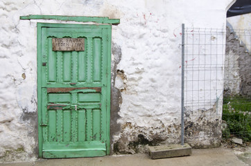 CASAS FACHADAS CON HUMEDADES HONGOS Y MOHO
