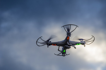 DRON VEHICULO AEREO NO TRIPULADO  © andromedicus