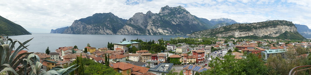 Fototapeta na wymiar Panorama. Torbole am Gardasee.