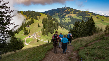 Obraz premium Famielienwanderung auf dem Rigi (Schweiz)