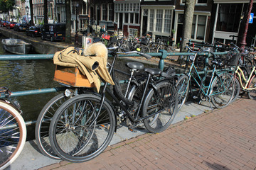 Fototapeta na wymiar Amsterdam - Ruelles et canaux