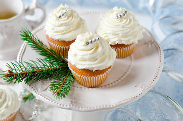 Christmas cupcakes with cream cheese