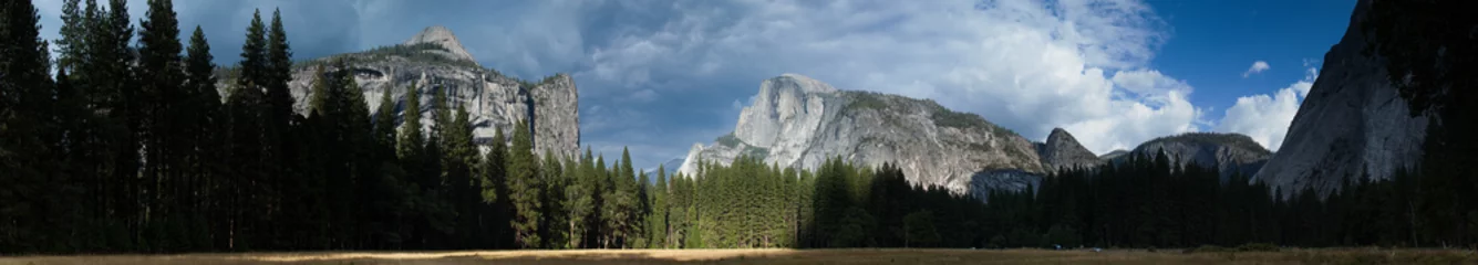Fototapete Panoramic view of Yosemite Valley. © davidhoffmann.com