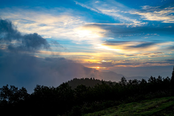 湯布院の夜明　朝霧