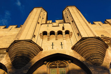 Avignon, le Palais des Papes au soleil couchant
