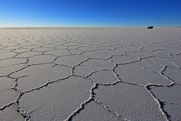 Fototapeta na wymiar Van on Salar de Uyuni, salt lake, is largest salt flat in the world, altiplano, Bolivia, South America